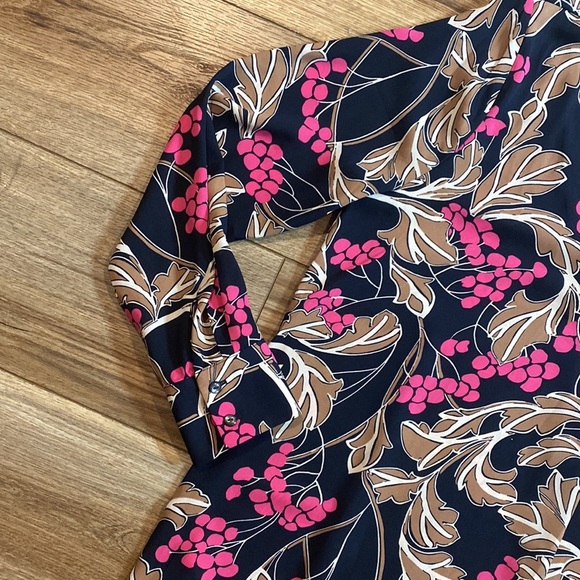 Ann Taylor navy floral V-neck blouse - Picture 5 of 11